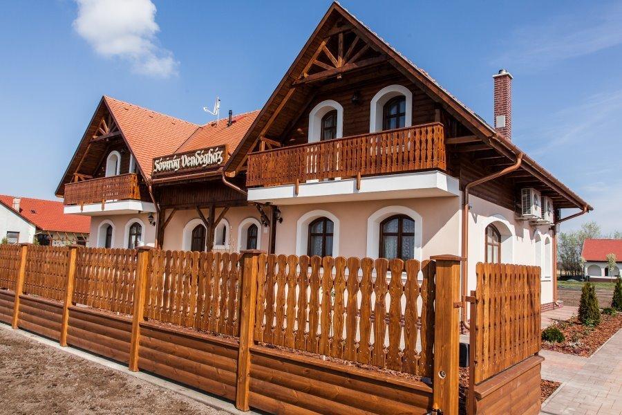Готель Sovirag Vendeghaz Гортобаді Екстер'єр фото
